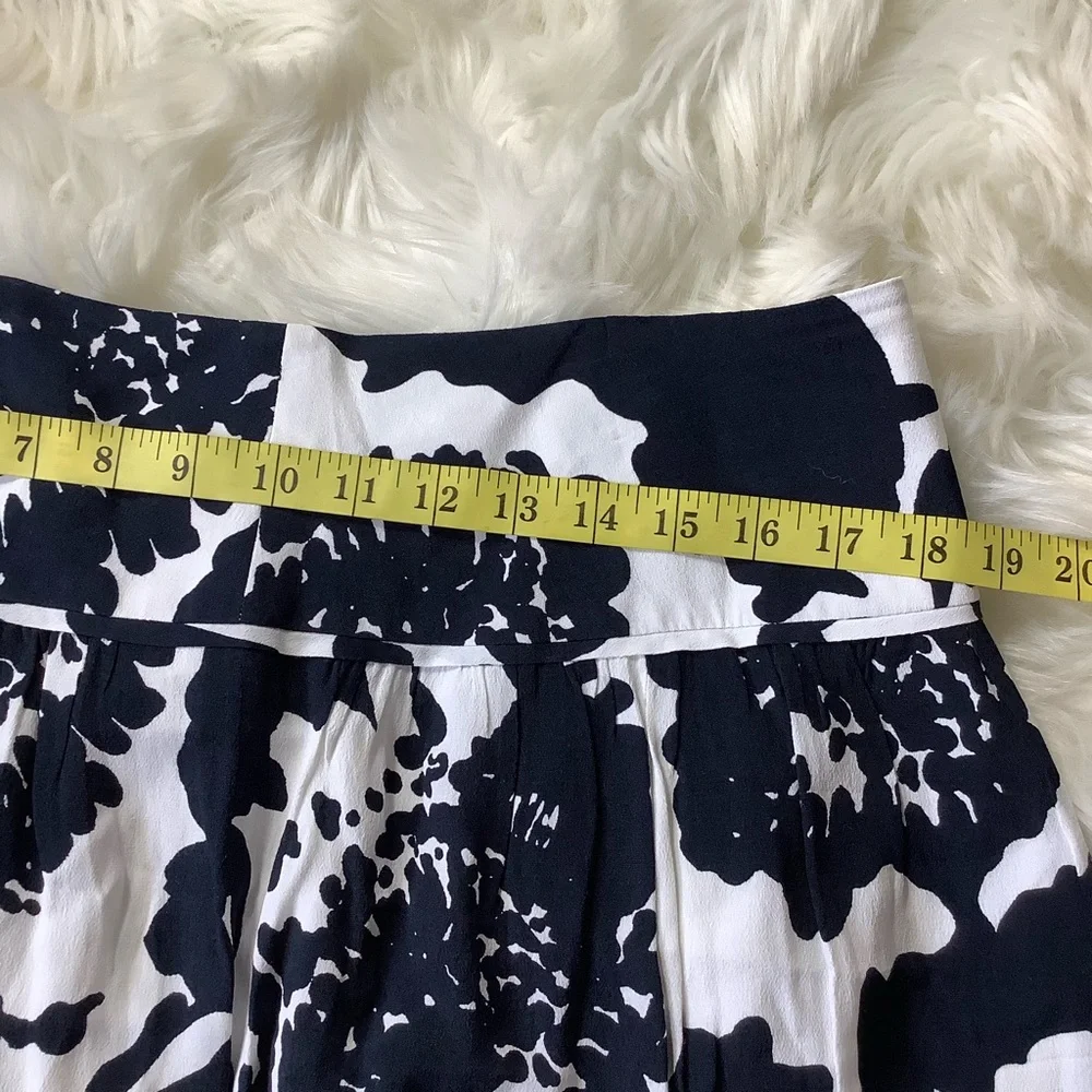 LOFT Floral White Blue Flare Flirty‎ Lined Skirt Size 10